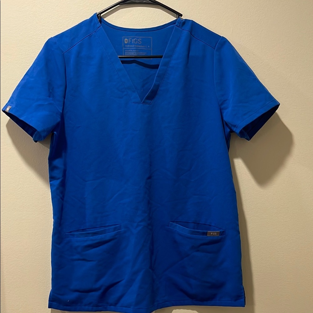 Figs women’s Blue V-Neck Shirt